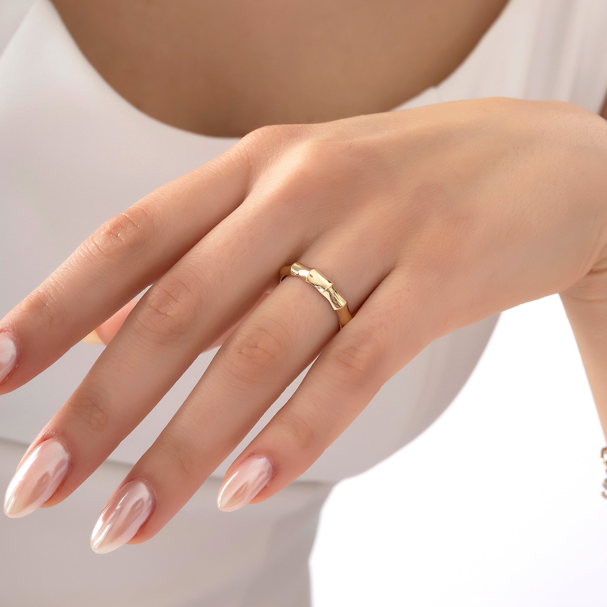 14 Ayar Altın Minimal Kruvasan Modern Yüzük