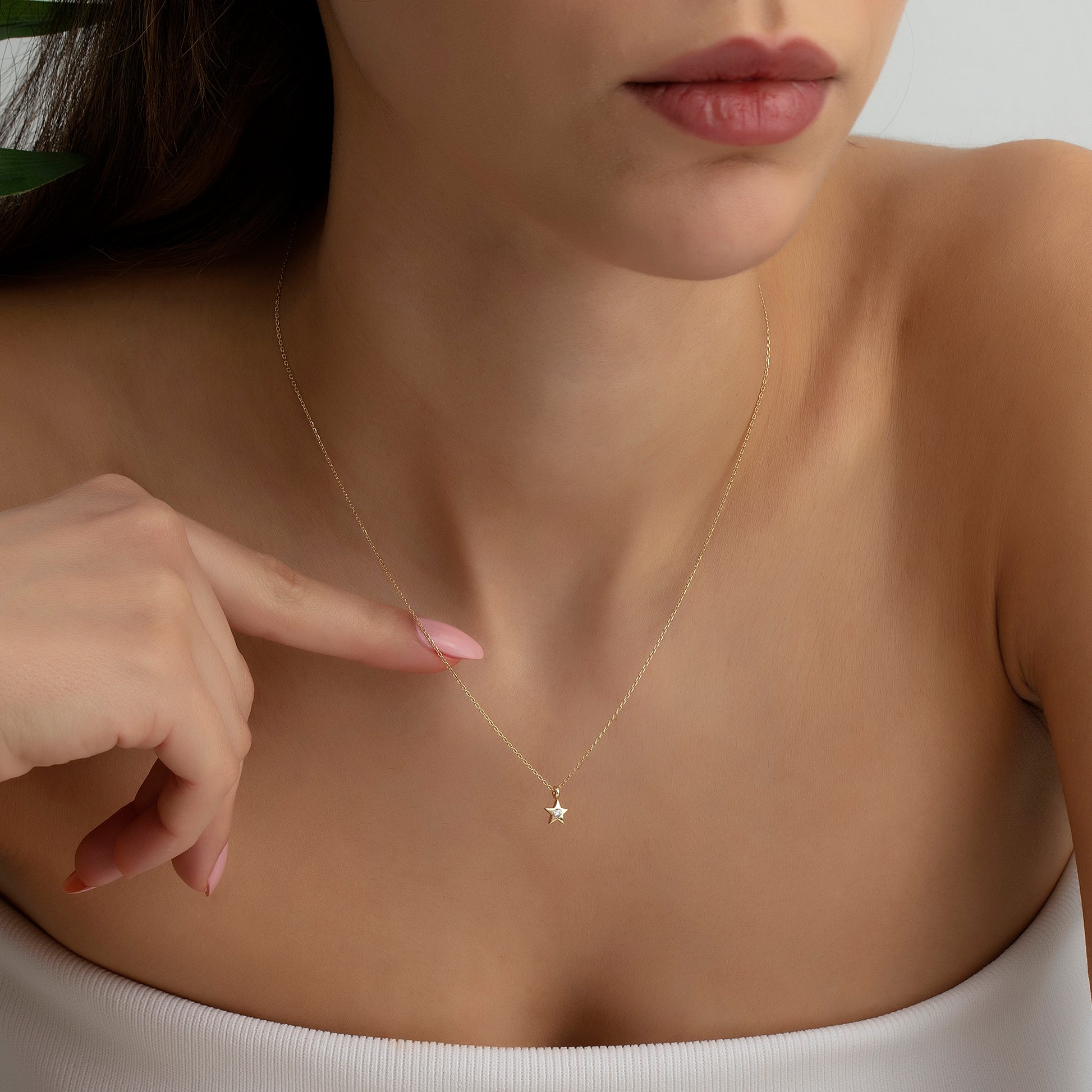 14 Ayar Altın Minimal Yıldız Kolye