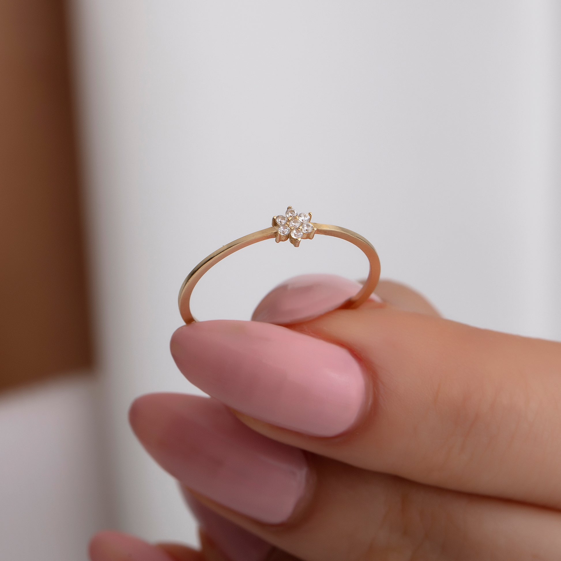 14 Ayar Altın Minimal Çiçek Yüzük