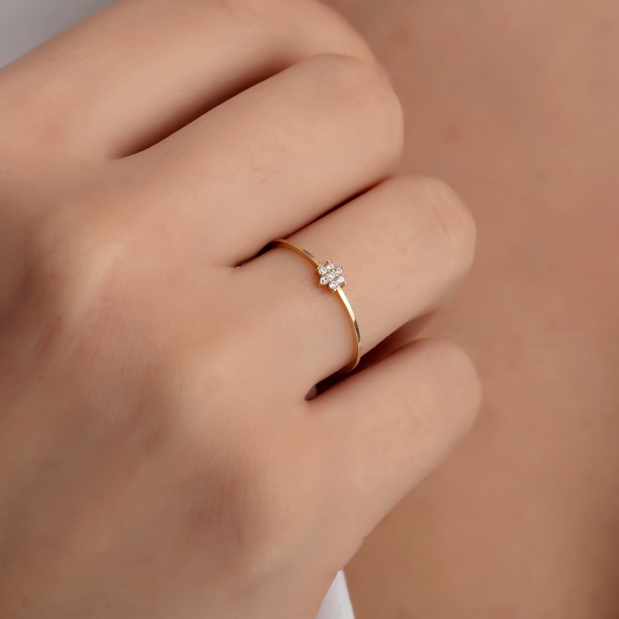14 Ayar Altın Minimal Çiçek Yüzük