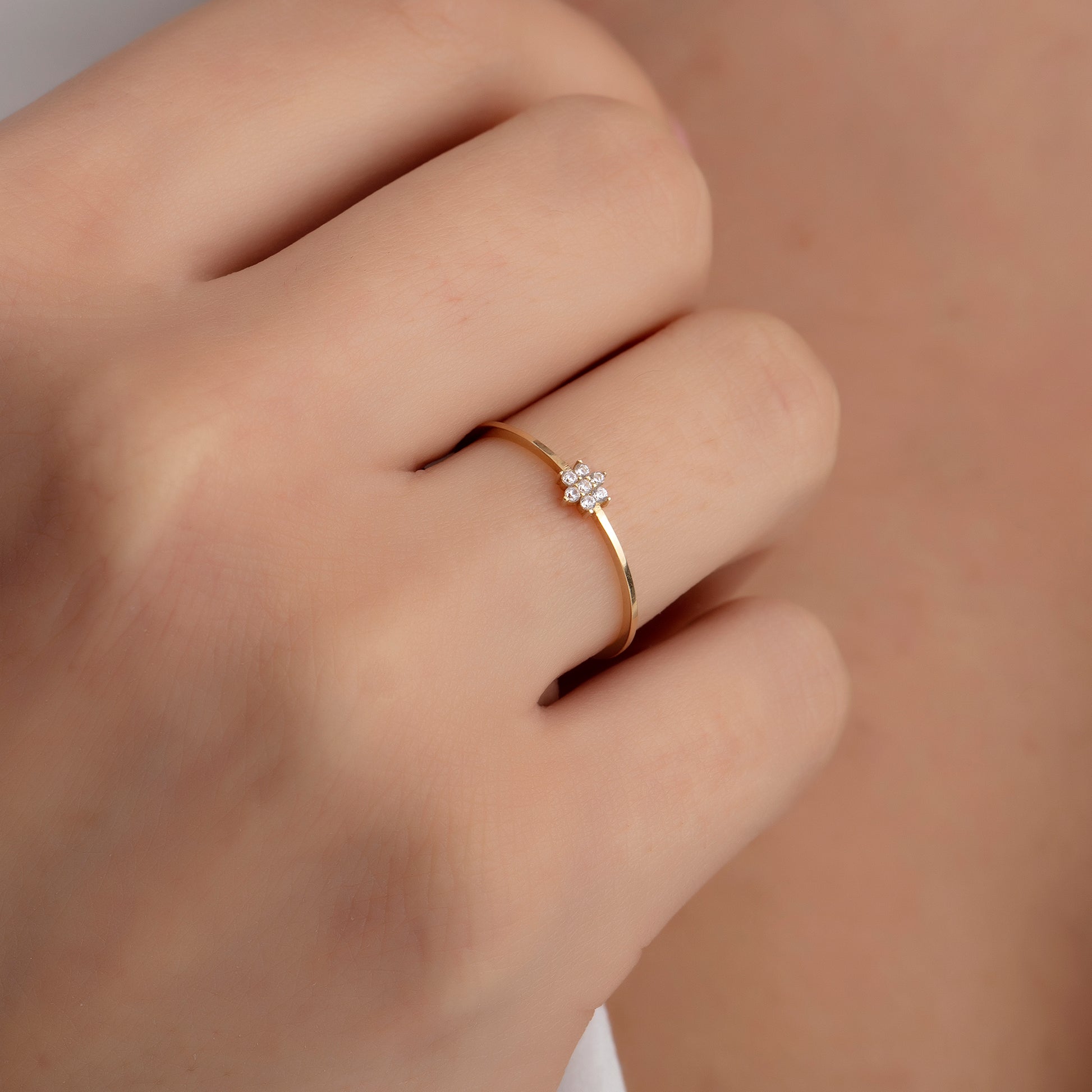 14 Ayar Altın Minimal Çiçek Yüzük