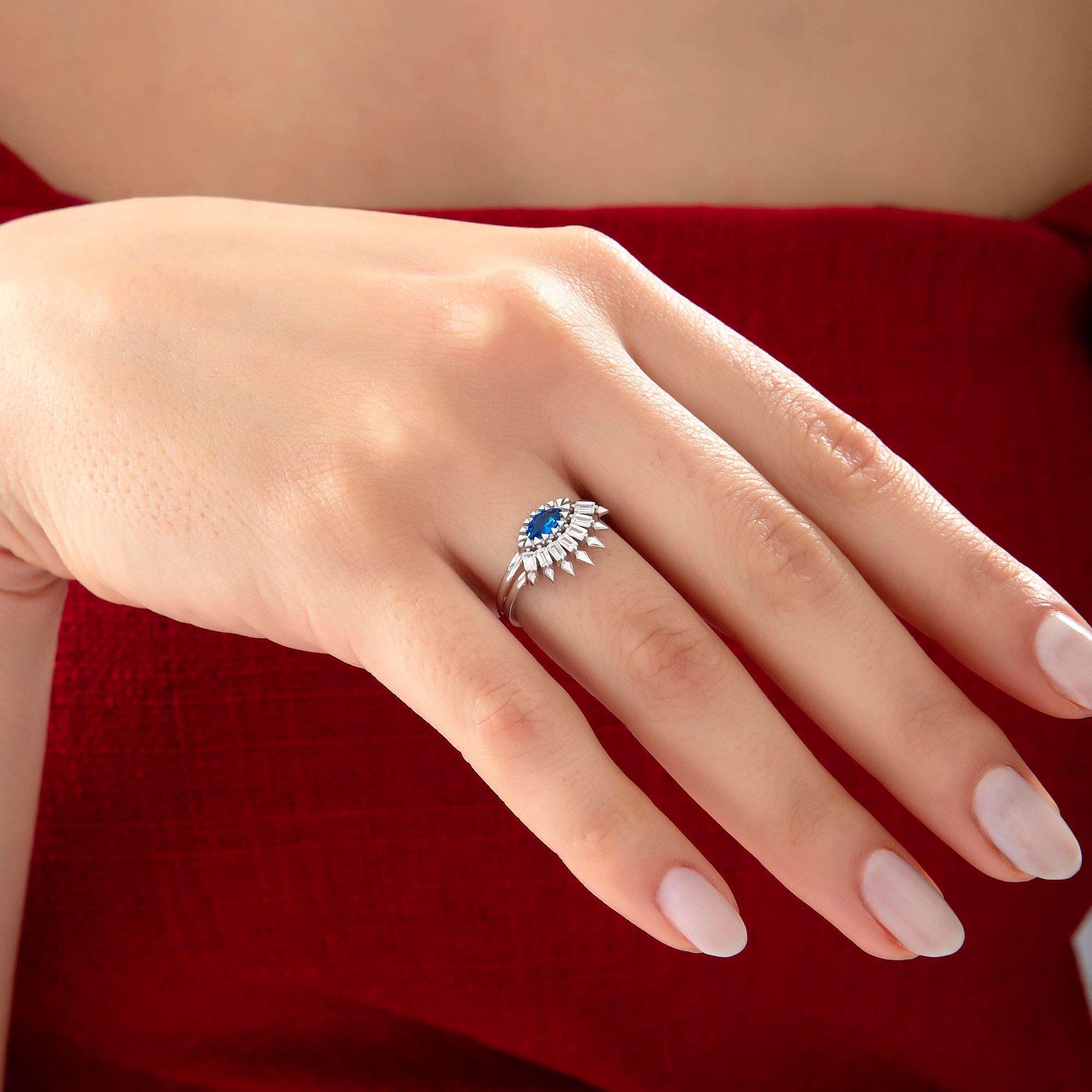 14 Ayar Altın Tasarım Bagetli Göz Yüzük